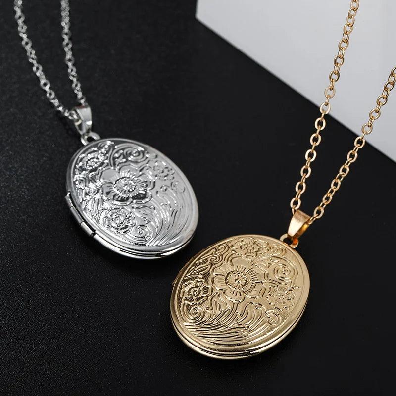 Colar Relicário Redondo Desenhado Banhado à Ouro 18k - Eternize Pessoas Especiais