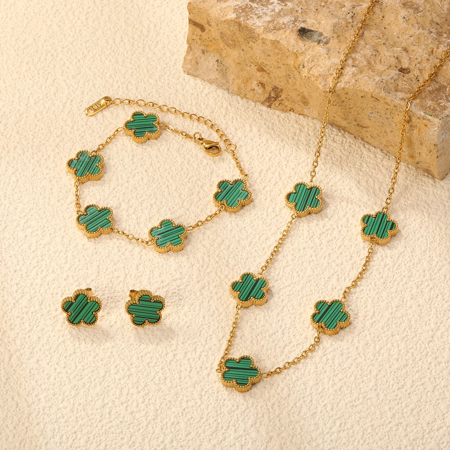 Conjunto Van Cleff - Colar, Pulseira & Brinco - Banhado a Ouro 18k - COMPRE 1 LEVE 3